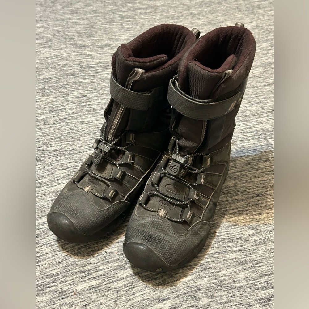 KEEN Waterproof Winter Boots Size 4